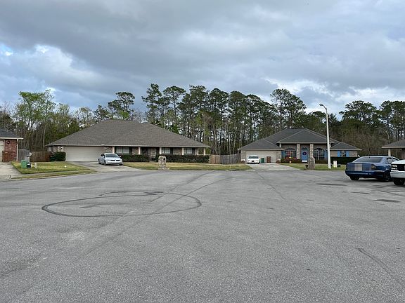 5th image of 17272 Excalibur Cir