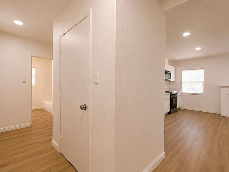 4723 Arlington Ave — Photo 29
