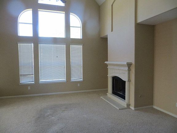 Spacious living room - high ceiling & tall windows
