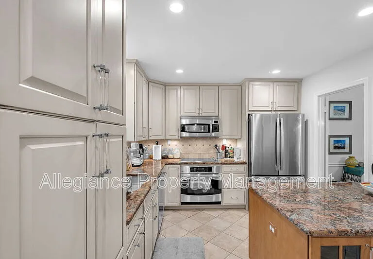 6861 Williamsburg Pond Ct — Photo 9