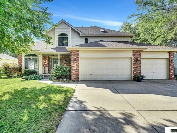 7501 Karl Dr, Lincoln, NE 68516