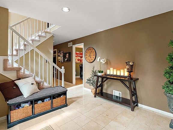 5th image of 45685 Greenridge Dr