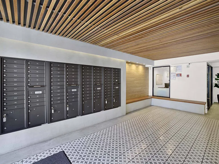 Westwood Riviera Apartments — Photo 12