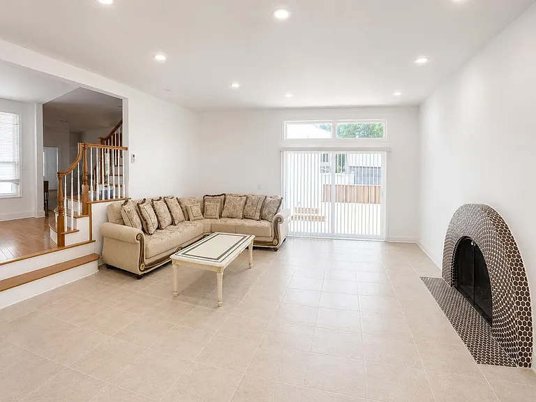 1463 Hewlett Ave — Photo 5