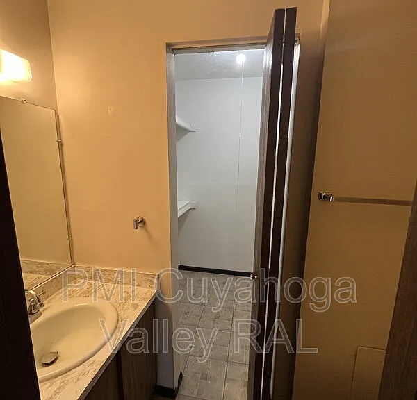 1516 W Market St #11 — Photo 7