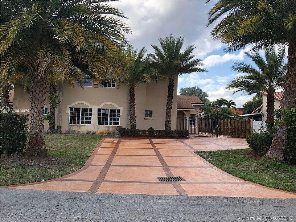 1st image of 20020 E Oakmont Cir #20020