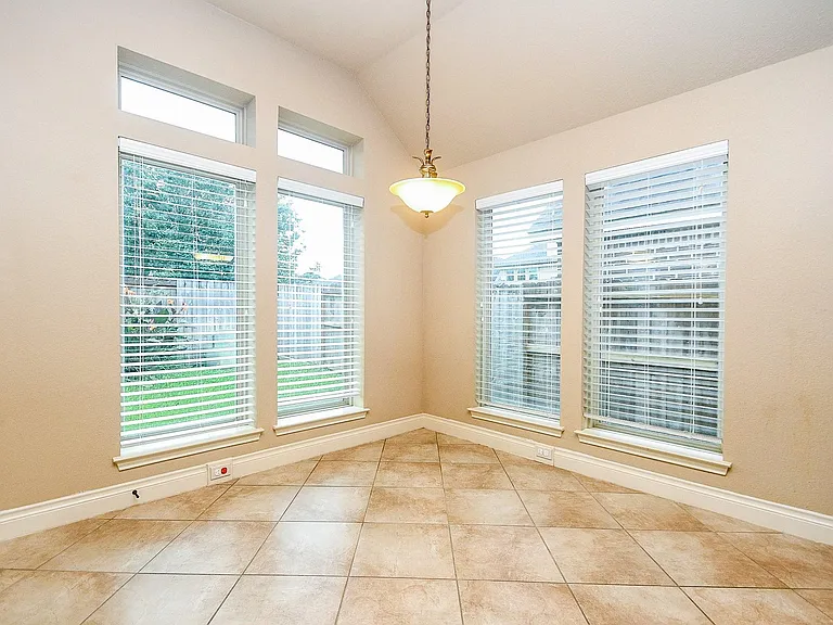2911 Village Brook Ln — Photo 17