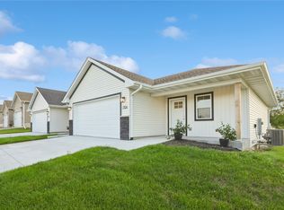 7104 Waterview Dr SW, Cedar Rapids, IA 52404