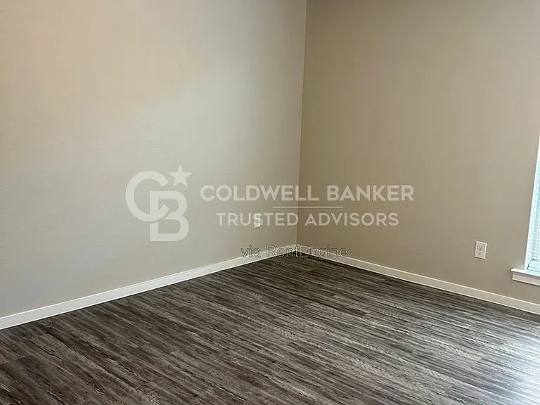 2122 N Texas Ave — Photo 4