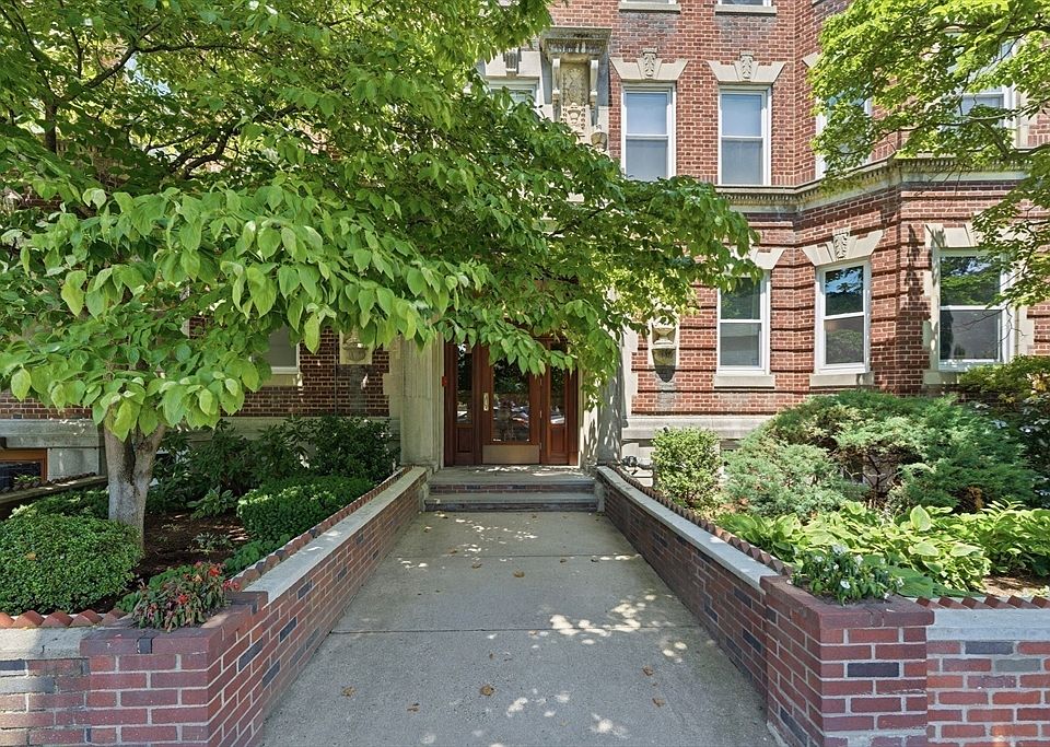 1st image of 131 Park Dr APT 44