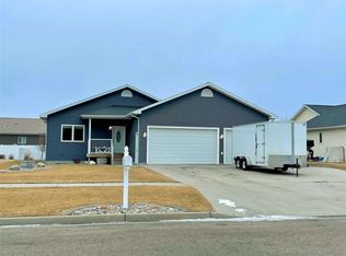 2414 7th Ave SW, Minot, ND 58701