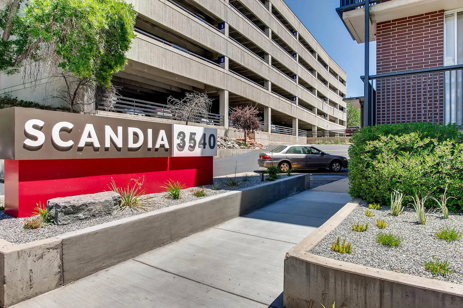 Scandia Apartments — Photo 4