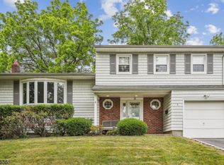 5 Baker Rd, Livingston, NJ 07039