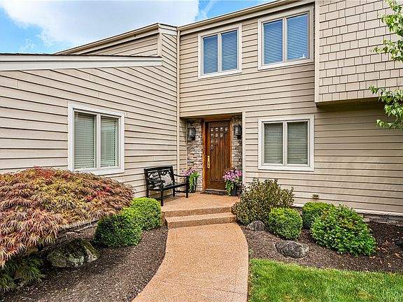 2nd image of 309 Bridlewood Dr
