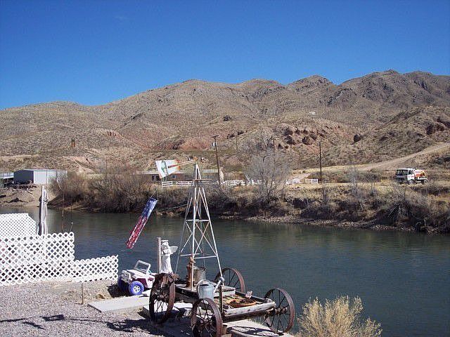 2nd image of 1307 E Riverside Dr