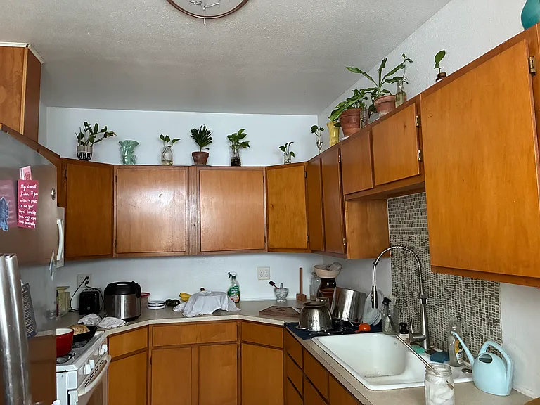 1021 W Liveoak St — Photo 7