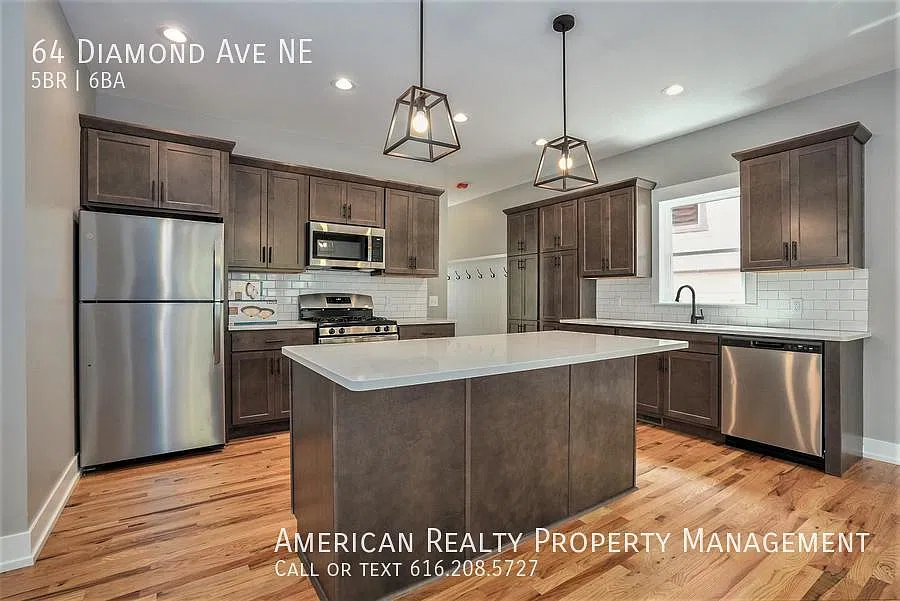 5 bed, 5.5 bath, 2700 sqft, $4,150 — Photo 4