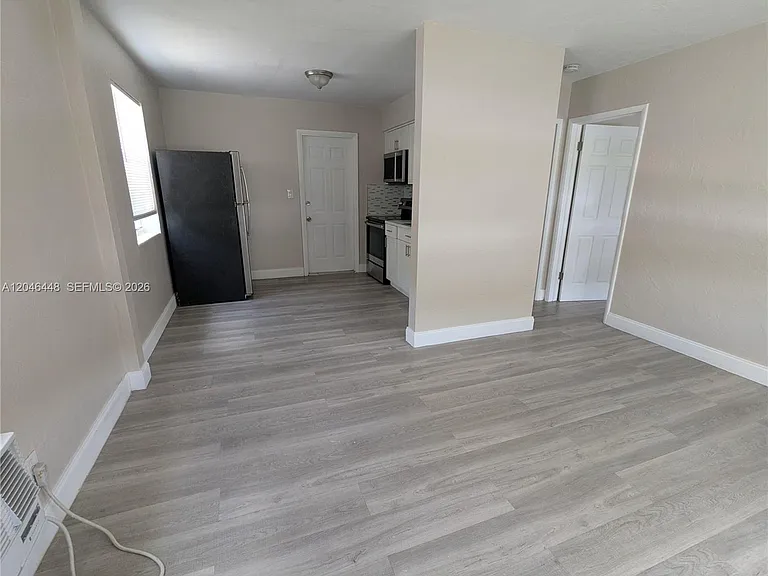 2300 Douglas St #1 — Photo 4