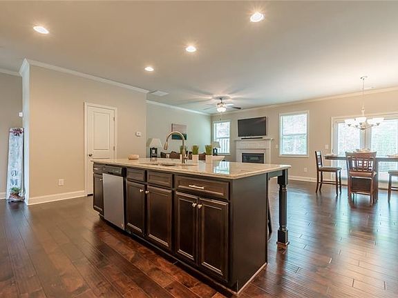 5th image of 119 Braemore Mill Dr