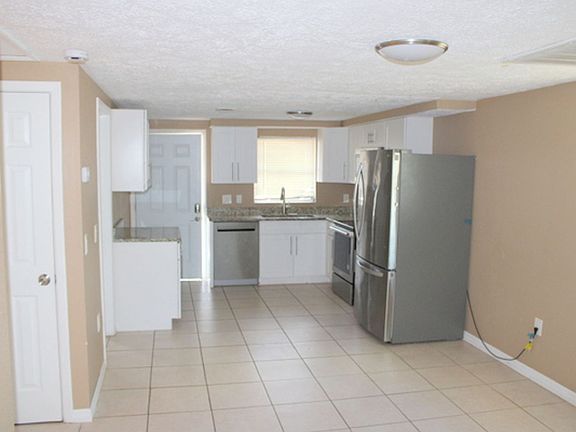 3rd image of 7140 Bellaire Ter