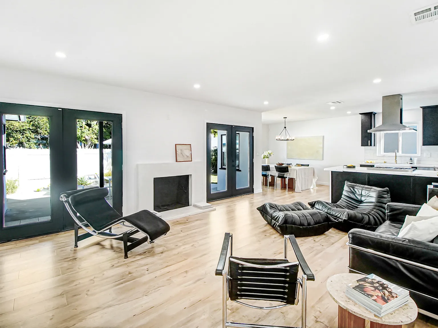7425 W 88th Pl — Photo 3