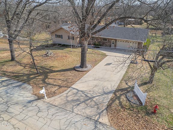 3rd image of 1015 Peterson Rd