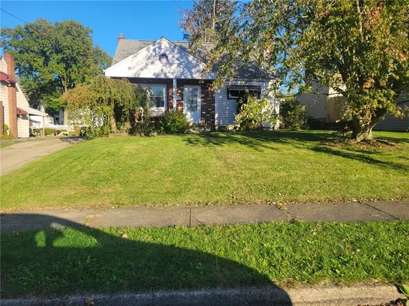 974 Hadley Dr, Sharon, PA 16146