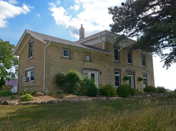 W1605 County Road P, Ixonia, WI 53036