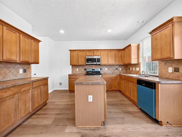 19246 Hopeview Ct — Photo 14