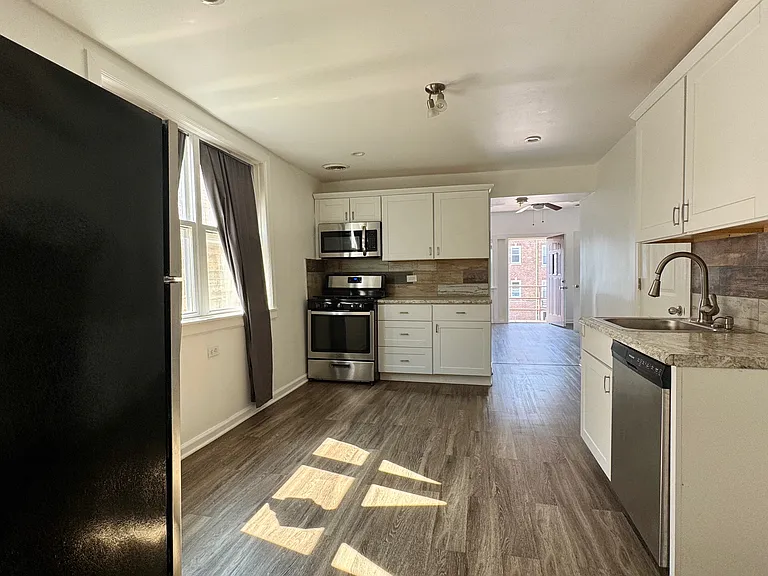 2440 W Diversey Ave #2 — Photo 10