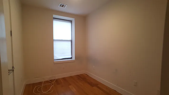 Rented by Evergreen Apartments BK | media 86