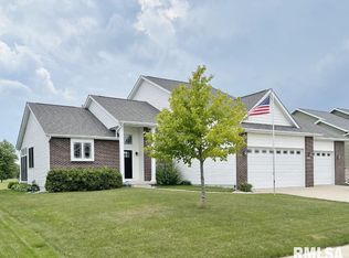 931 Fox Ridge Rd, Eldridge, IA 52748