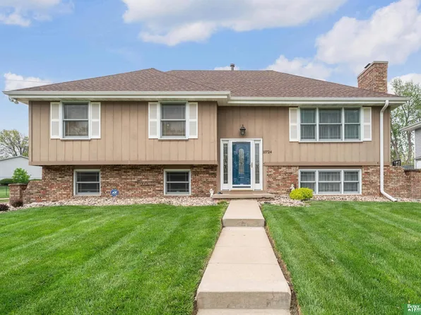 10724 V St, Omaha, NE 68127
