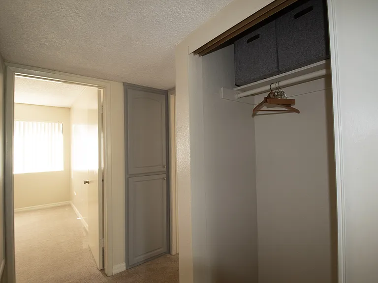 Gold Coast Apartments — Photo 61
