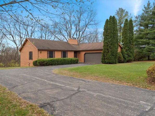 2407 Elk Dr, Spring Grove, IL 60081