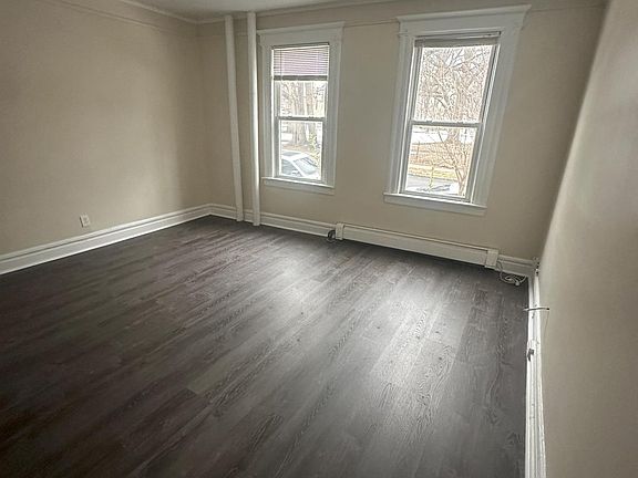 5th image of 7 Woodland Ave Floor 1