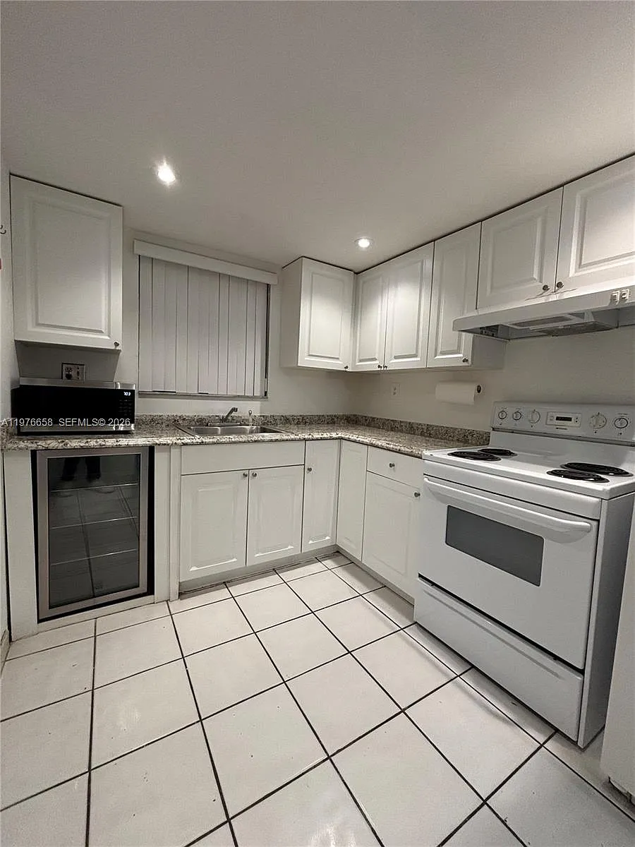 Building Photo - 13701 Kendale Lakes Cir #B-403