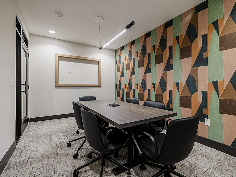Del Via Apartments — Photo 18