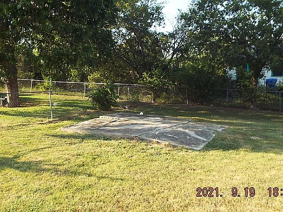 2nd image of 2603 Lombrano St