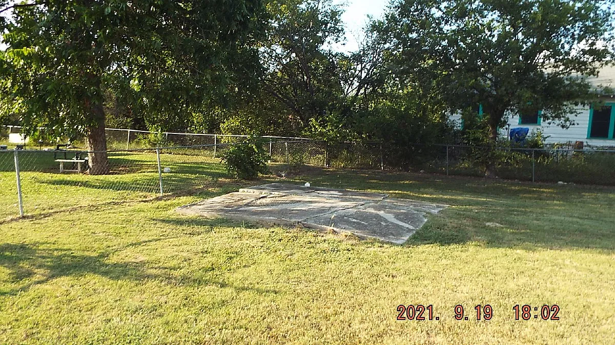 Building Photo - 2603 Lombrano St