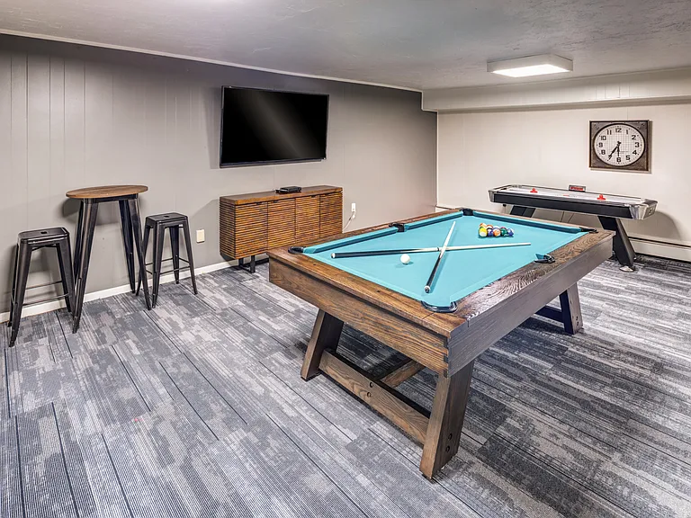 Solon Club Apartment Homes — Photo 14
