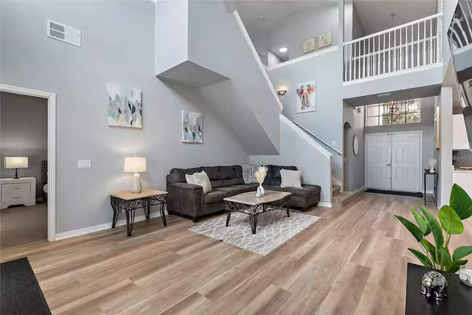 5 bed, 3.0 bath, 2486 sqft, $5,449 — Photo 4