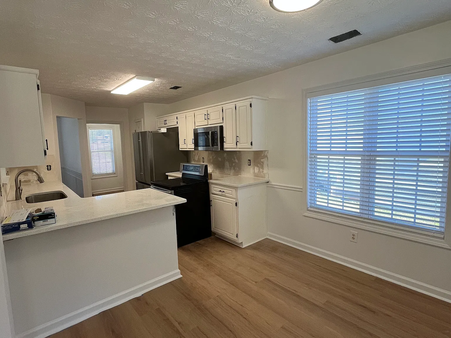 3 bed, $2,400 — Photo 4
