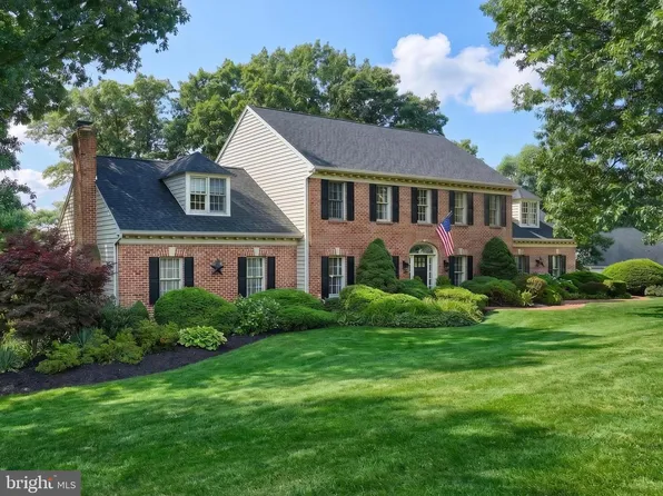 2247 Spangler Cir, York, PA 17406