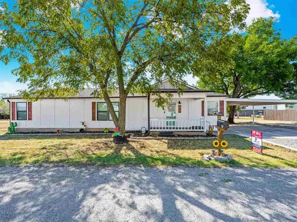 402 NW Locust Ave, Cache, OK 73527