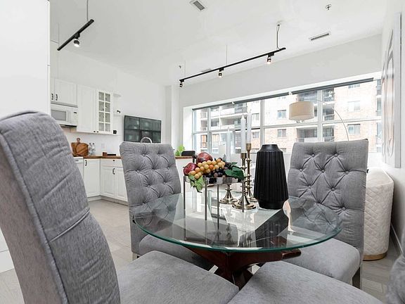 2nd image of 700 King St W #405
