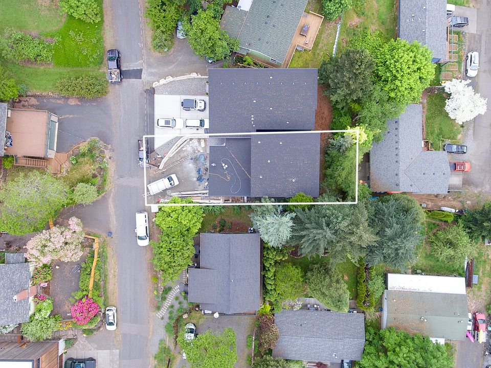 2nd image of 727 NW Achor Ave