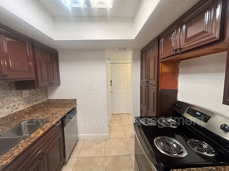 4725 S Texas Ave #C — Photo 6