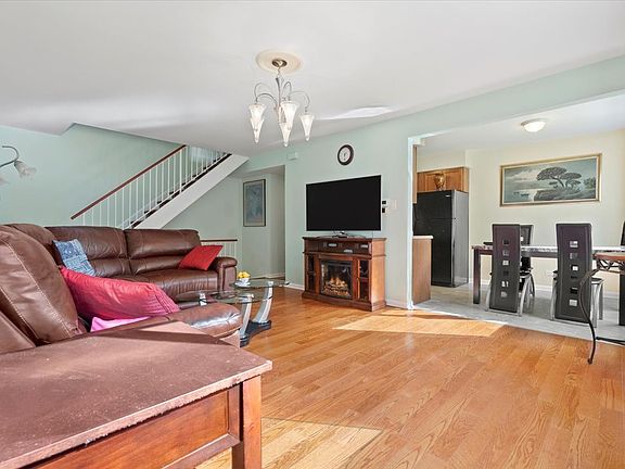 2nd image of 884 Cambridge Pl #124-C