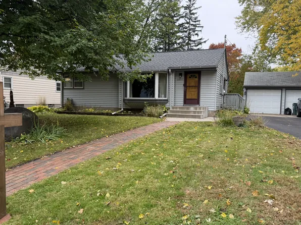1897 Aglen St, Roseville, MN 55113